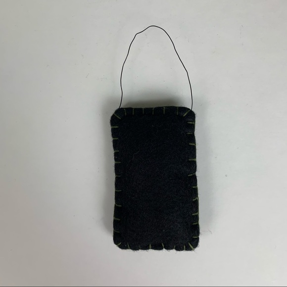 Hand stitched felt stuffed Pineapple on wire hang - Picture 5 of 11